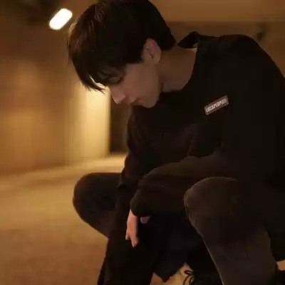 仰映容